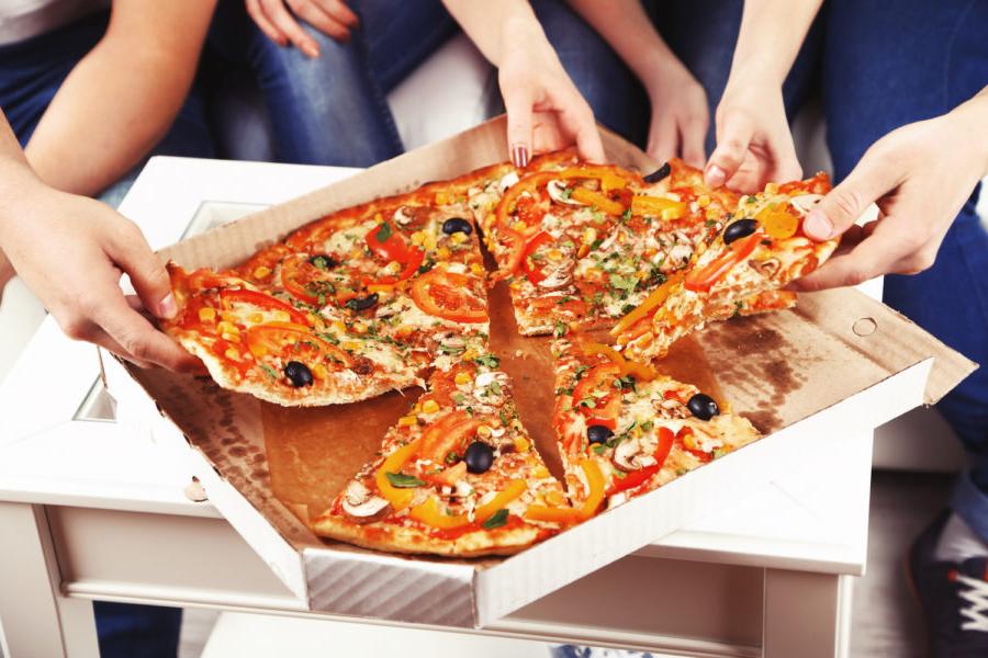 Только не микроволновка: как разогреть вчерашнюю пиццу, чтобы она не потеряла свой вкус