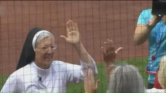 Сестра Мэри Джо: чикагская монахиня номинирована на «Лучший вирусный спортивный момент»