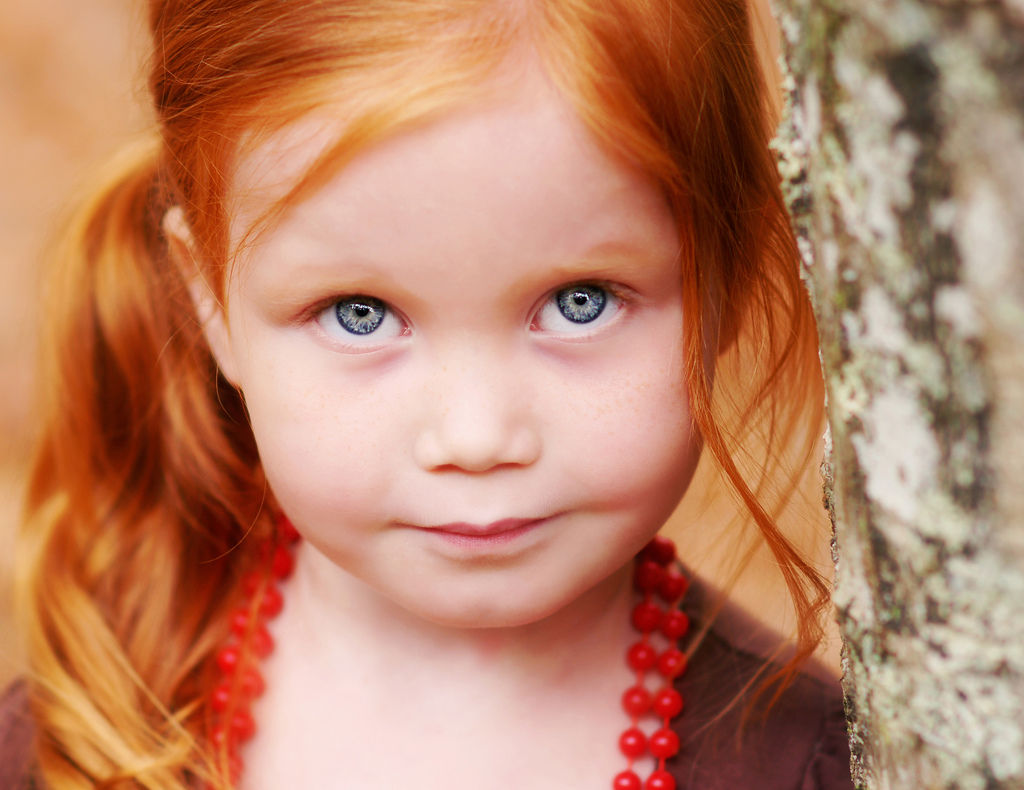 Маленького роста пламенно рыжий с клыком. Рыжая девочка. Дети с рыжими волосами. Рыжие девочки маленькие. Рыжие волосы.
