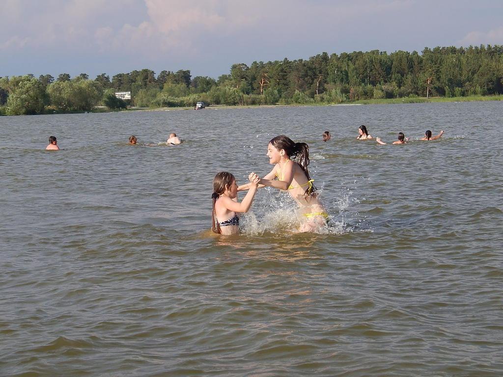 Искупаться. Место для купания в Майском. Зона отдыха у воды без купания. Озёра Новосибирской области для отдыха и купания с детьми.