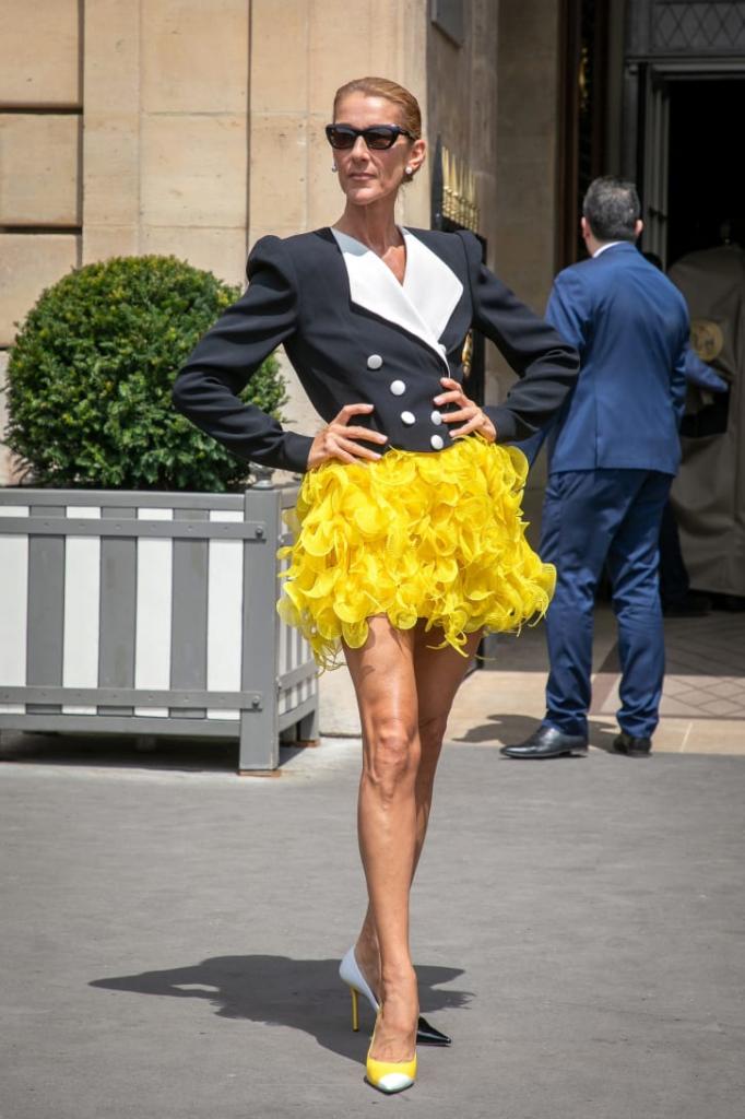 Селин Дион потрясла всех с начала самого утонченного события моды, сделав Париж своим личным подиумом