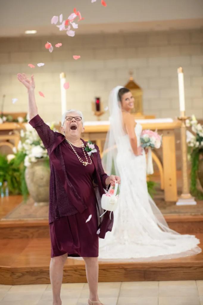 Бабушка невесты примерила на себя роль 