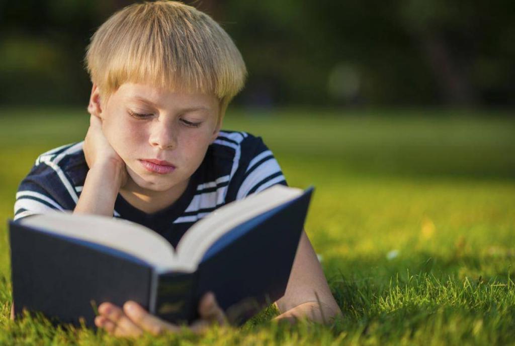 Скоро в школу, а список книг на лето уже запылился? Как заставить ребенка читать через 