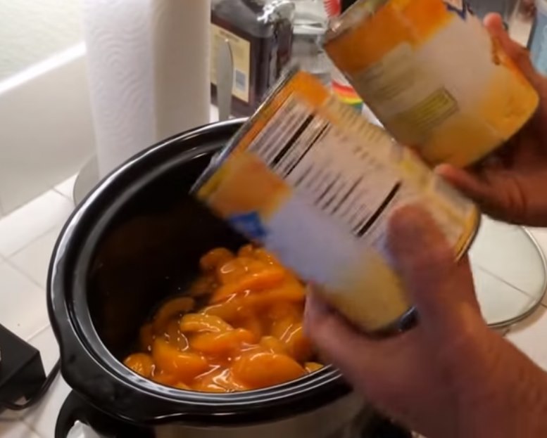 Свекровь угостила персиковым коблером собственного приготовления: рецепт очень простой