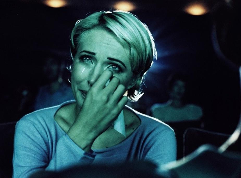 Обладатели устойчивой психики плачут во время просмотра фильмов. Ученые объяснили, как связано проявление эмоций с психическим здоровьем человека