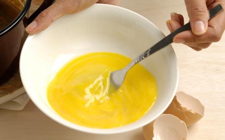 Если надо быстро всех накормить: китайский суп из яиц и зеленого лука (рецепт)