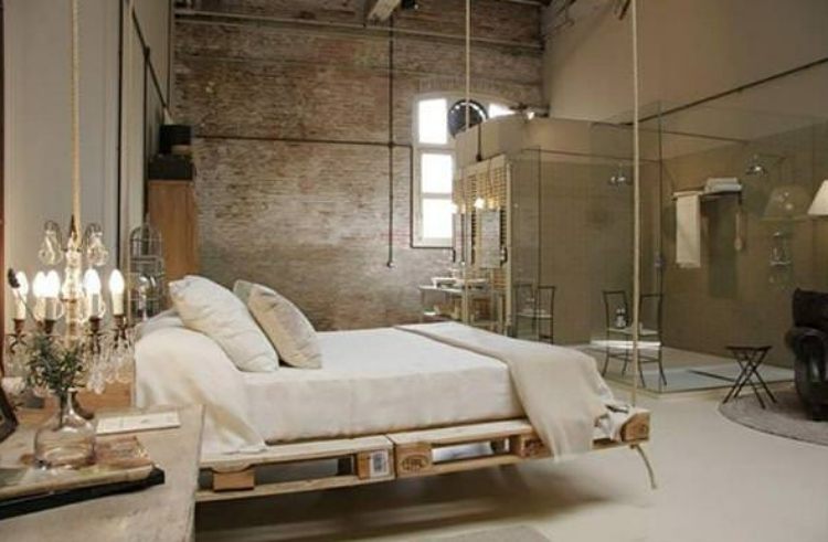 Как сэкономить на новой кровати: несколько оригинальных решений с использованием обыкновенных деревянных поддонов
