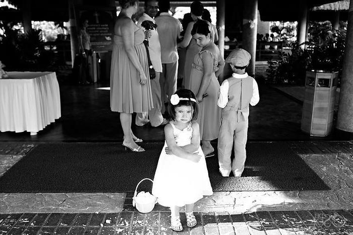 Приключения маленьких детей на свадьбе: фото из семейного архива