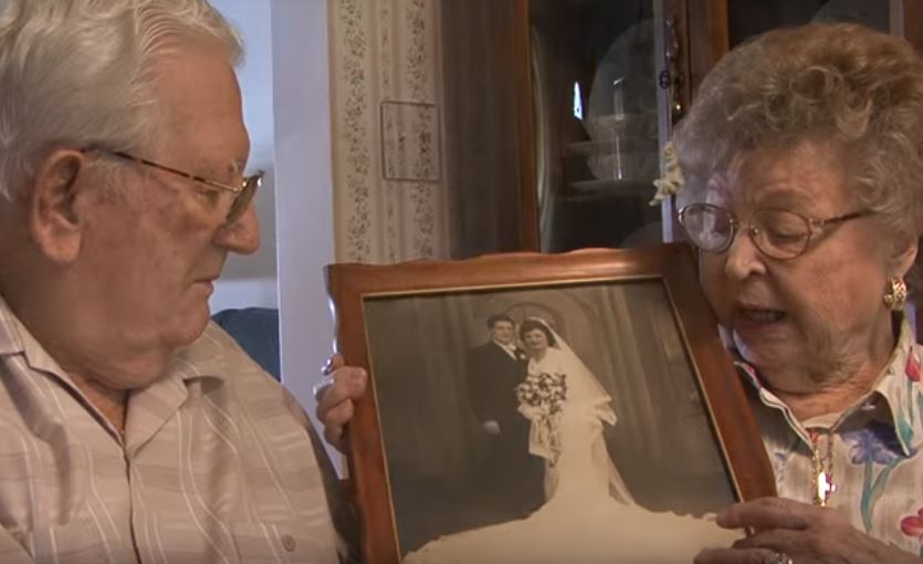 Две женщины рассказали, почему они вышли замуж в платьях из парашютов Второй мировой