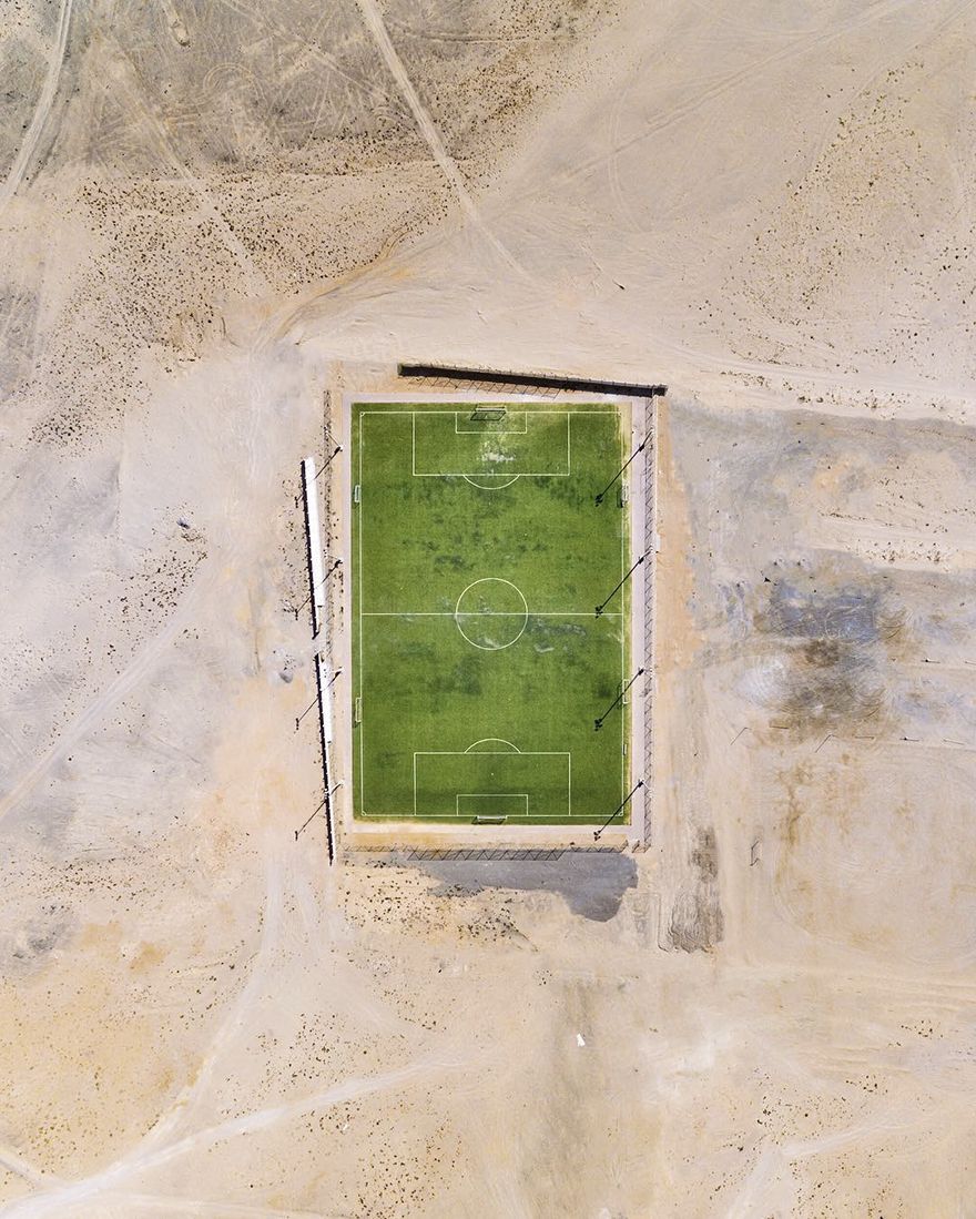 16 поразительных фото, как пустыня пытается поглотить Дубай