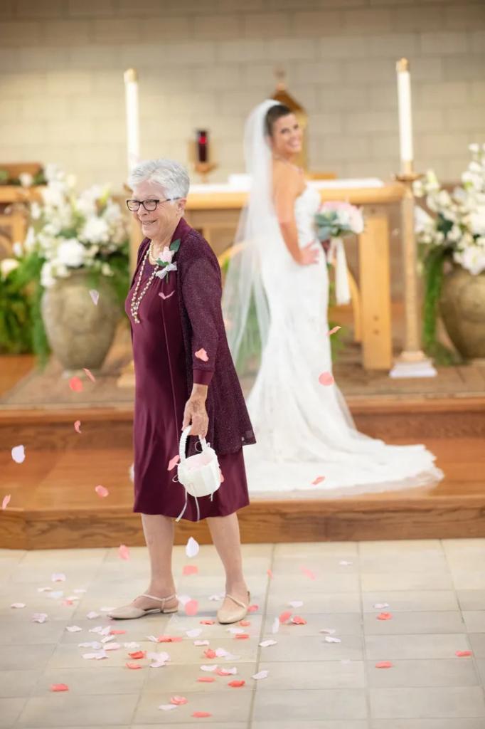 Бабушка невесты примерила на себя роль 