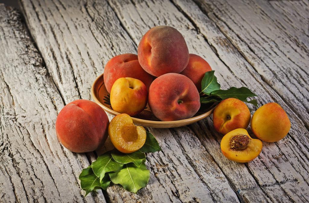 В чем разница между персиком и нектарином. Советы по выбору фруктов