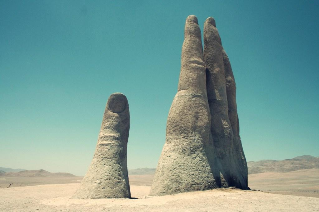 Рука пустыни: Мано дель Дезьерто - гигантский символ человеческой скорби