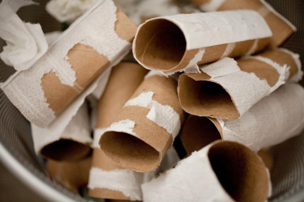 Я никогда не выбрасываю картонные втулки от туалетной бумаги: несколько идей для применения в быту
