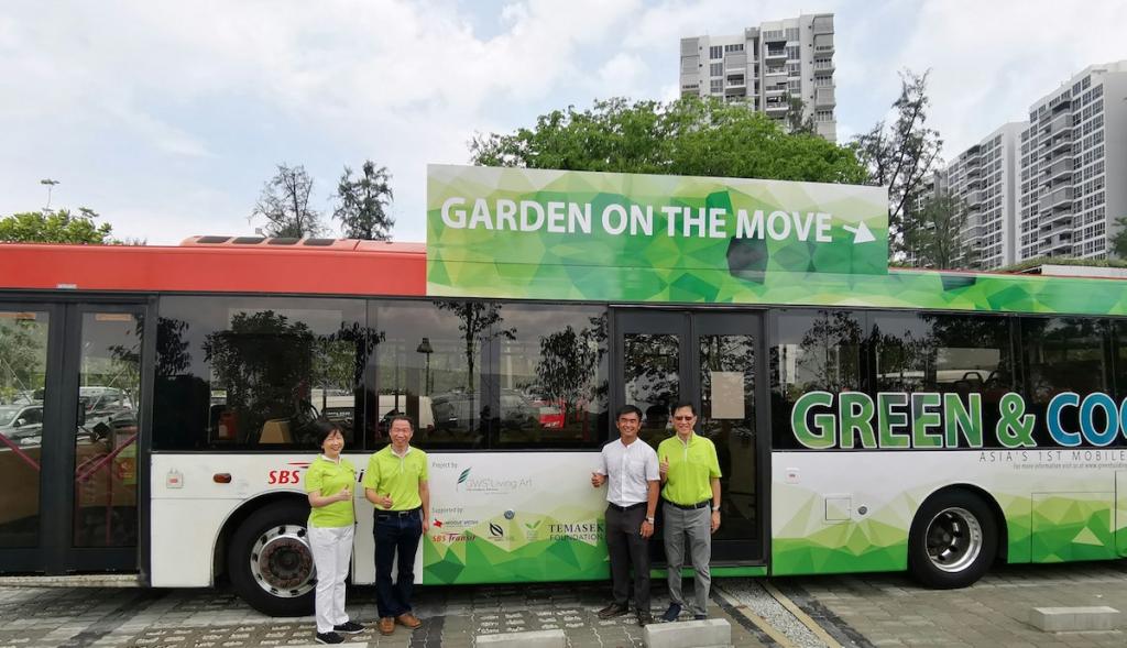 Сад на крыше: в Сингапуре тестируют автобусы с травой на крышах, чтобы охладить воздух в салоне без кондиционера