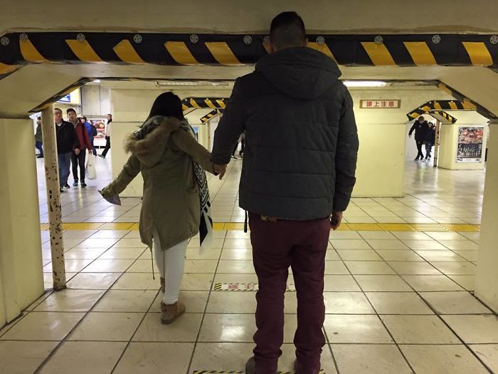 Гиганты в стране лилипутов: слишком высокие люди для Японии поделились забавными фото