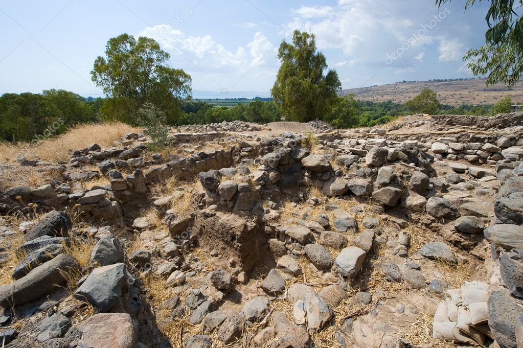 В древнем городе Бет-Сайда обнаружили городские ворота, датированные 10 веком до н.э. Находка дает возможность предположить, что Соломон и Давид могли быть не единовластными царями в Израильском царстве