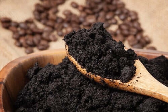 Опытные огородники советуют древесный уголь, кофе и еще пару естественных продуктов для удобрения растений
