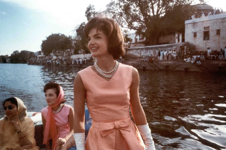 Первая леди и икона стиля: редкие винтажные фотографии Жаклин Кеннеди, за которыми скрываются целые истории