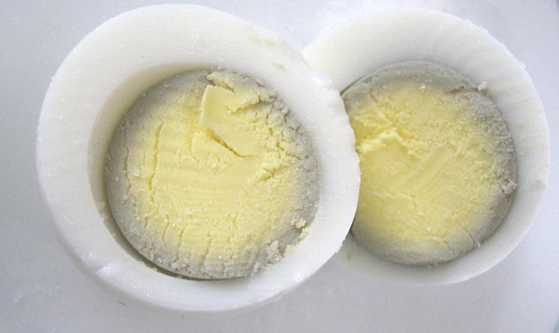 Настоящая причина того, что желток вареного яйца иногда зеленеет и плохо пахнет. Как это предотвратить