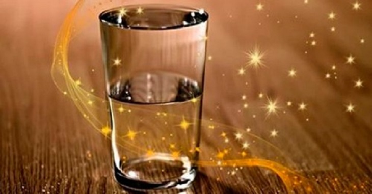 Как стакан воды может помочь с заветной мечтой – подруга часто использует эту технику для исполнения желаний