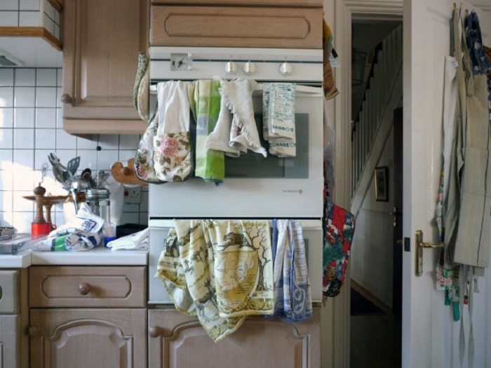 Губка для мытья посуды и кухонные полотенца: предметы, которые нужно мыть каждый день, чтобы предотвратить возникновение инфекций