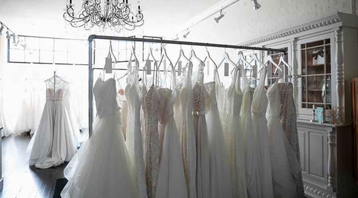  Не свадебные  свадебные платья – новый тренд, которые становится популярным по всему миру
