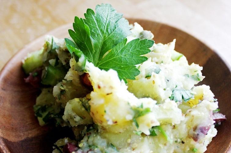 Пикантный картофельный салат без майонеза. Рецепт оригинального блюда