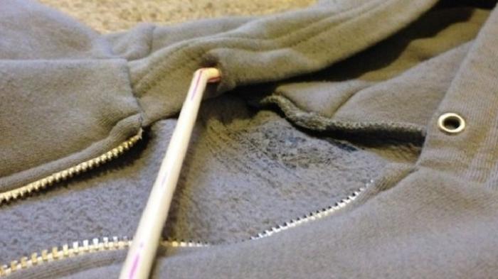 10 трюков с одеждой, которые сэкономят вам много денег: как убрать катышки с помощью обычной бритвы