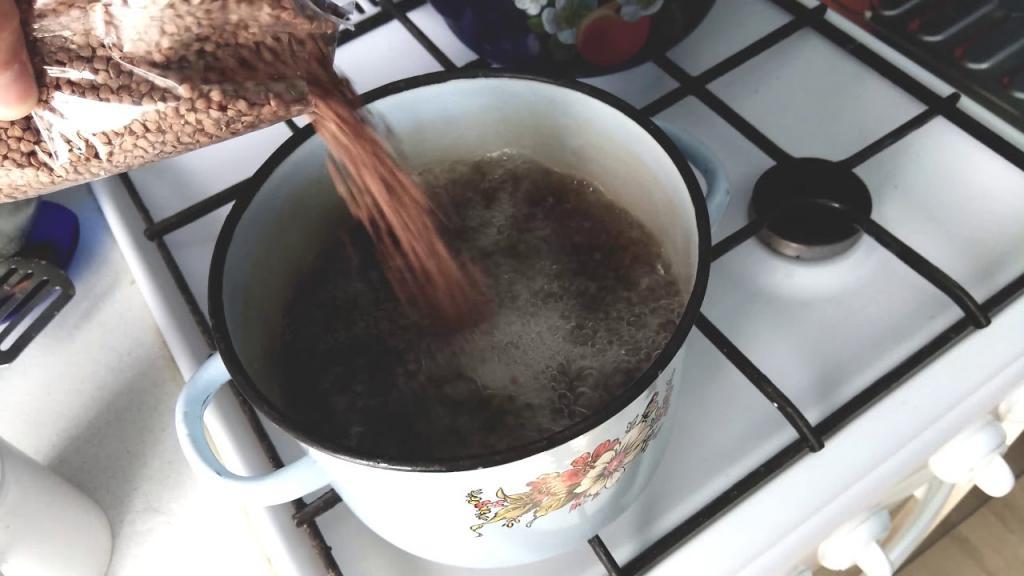 Всегда добавляю чайный пакетик при готовке каши - от простых гарниров в восторге вся семья