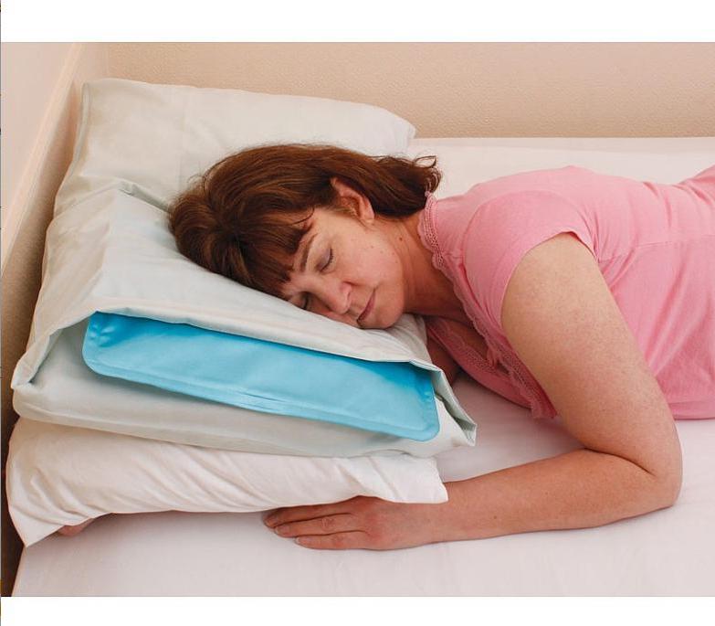 Спать на низкой подушке. Низкая подушка для сна. Расслабление с помощью подушки. Douan лечебная подушка.