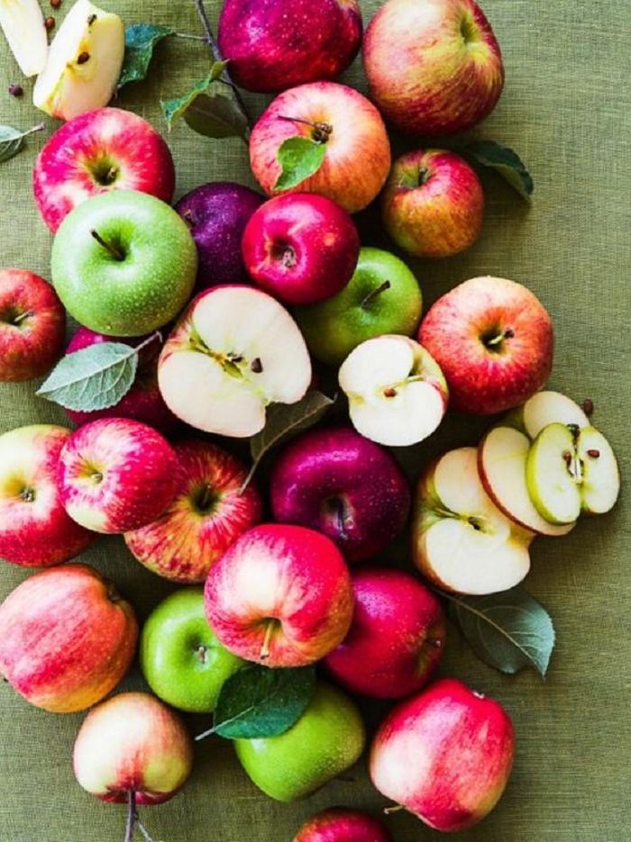 Яблоки, ананас и банан: 5 фруктов, которые подарят вашей коже природный блеск