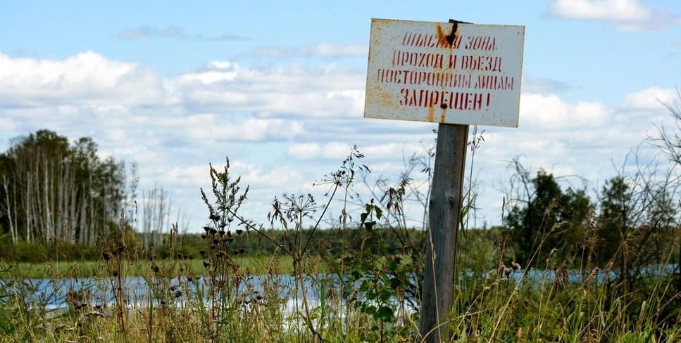 Озеро карачай в челябинской. Радиоактивное озеро Карачай. Озеро Карачай в Челябинске. Озеро Карачай в Челябинске радиоактивное. Озерск озеро Карачай.