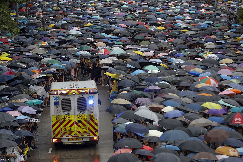 В Гонконге на акцию протеста вышли 1,7 млн человек! Что там вообще происходит?