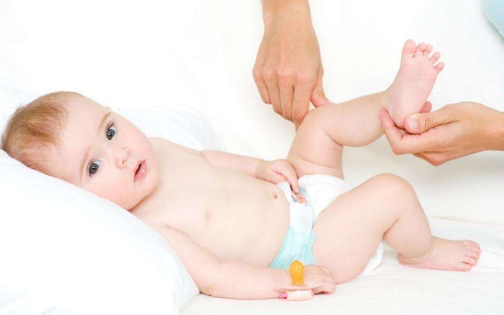 Успокоить плачущего малыша порой непросто: поможет массаж стоп и рефлексология