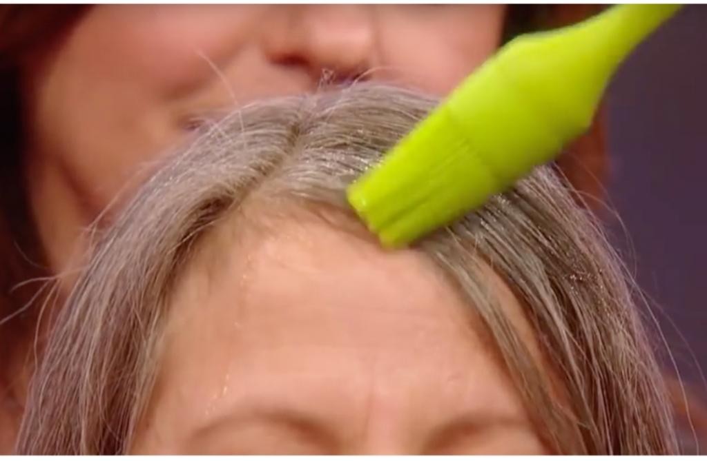 Бабушка не пользуется краской для волос: седину она закрашивает картошкой