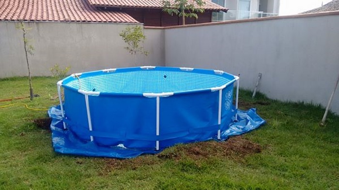 Мой сосед хотел иметь бассейн, но был ограничен в бюджете. Он нашел выход из ситуации