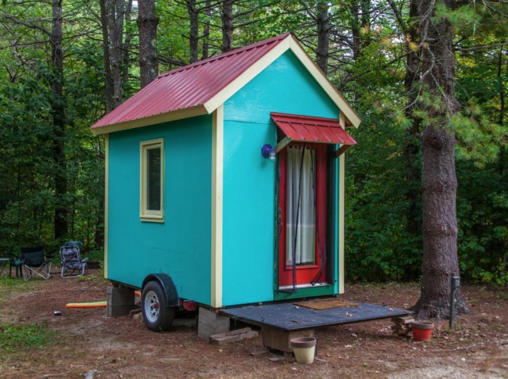 Минимализм как стиль жизни: как живут люди, обменявшие свои дома на крошечные домики (фото)