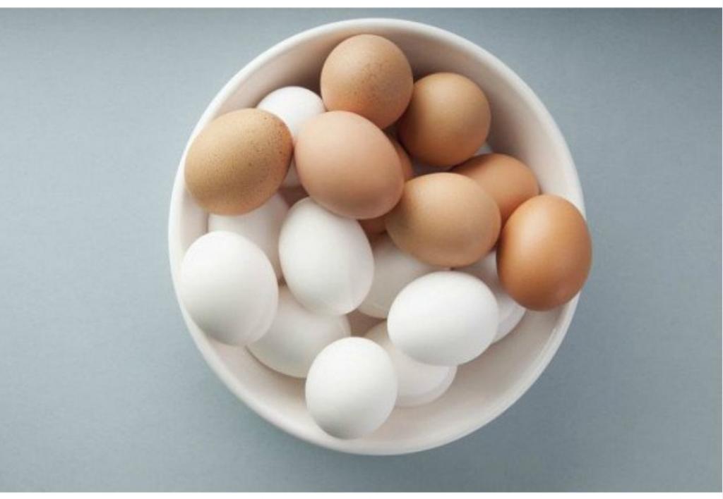 Свежая зелень, сырые яйца и другие вещи, которые нельзя класть в микроволновку