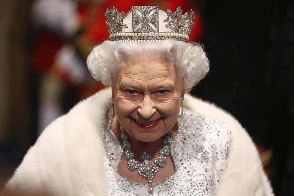 Отчего у королевы Елизаветы II отличное здоровье и долгая жизнь: все дело в том, что всю жизнь она следует 8 правилам