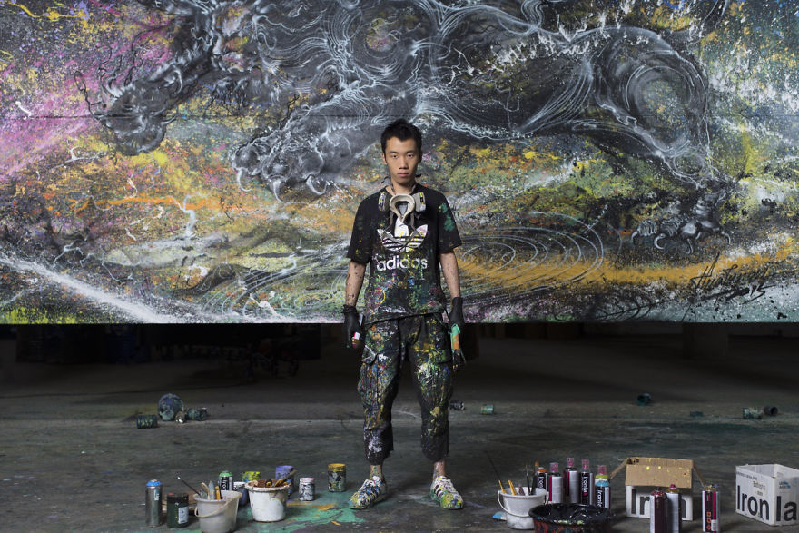 Китайский художник создает великолепные рисунки необычным способом   хаотичными брызгами красок