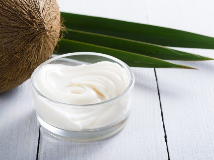 Кокосовое масло устраняет неприятный запах изо рта и увлажняет кожу. Уникальные свойства кокосового масла, которые делают его незаменимым помощником