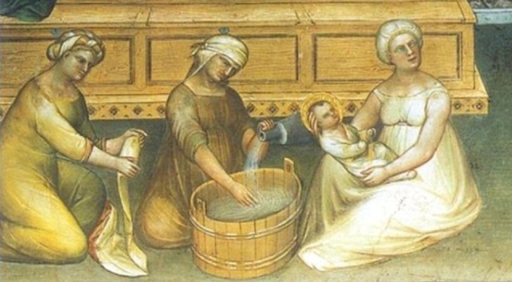 Как воспитывали детей в Средневековье: не хотелось бы оказаться на месте мам и малышей