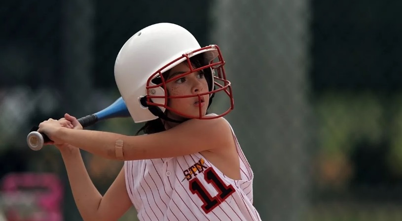Ей запретили играть в бейсбольной команде, потому что она девочка: вскоре Эшлинн получила признание как самый ценный игрок команды