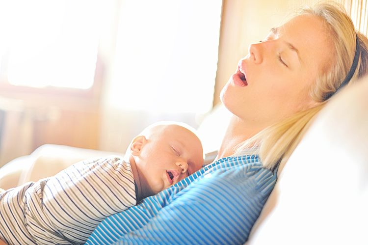 Будить в одно время и не только: как приучить младенца крепко спать по ночам