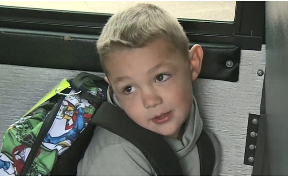 Мальчик закатил истерику в школьном автобусе: водитель нашла способ успокоить его