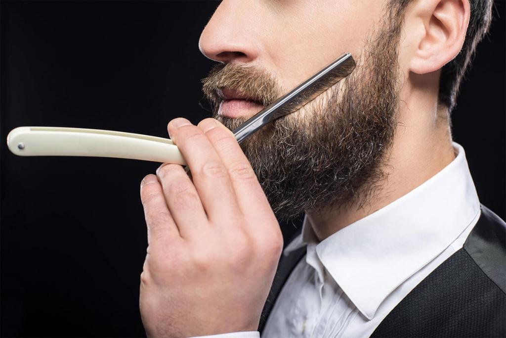 Как побрить бороду лежачему больному
