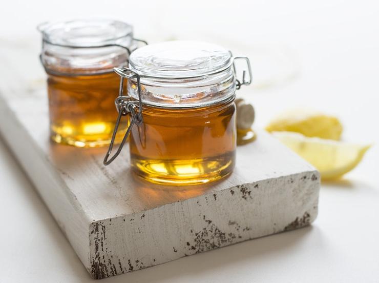 Простуда пройдет быстрее: что произойдет, если есть мед с корицей каждый день