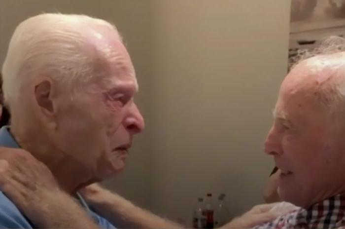 Двоюродные братья думали, что каждого из них убили во время войны: через 75 лет оказалось, что они оба живы