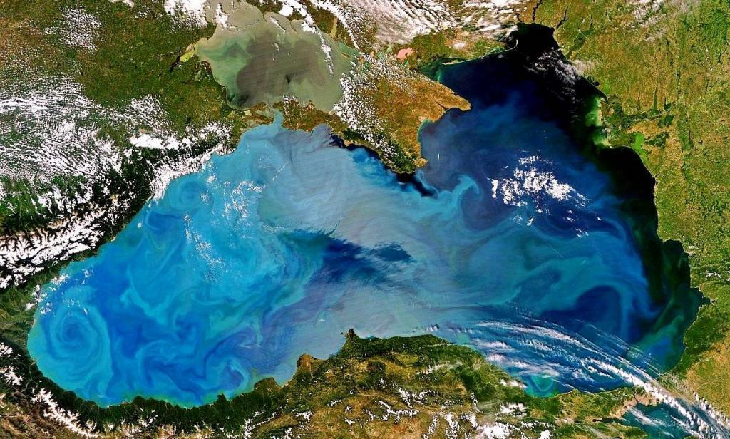 Экологи бьют тревогу: 10 самых грязных морей в мире